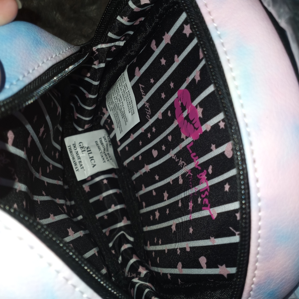 BNWT BESTY JOHNSON BACKPACK - Picture 4 of 7
